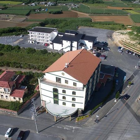Hotel Castlevillage Miyakojima Buitenkant foto
