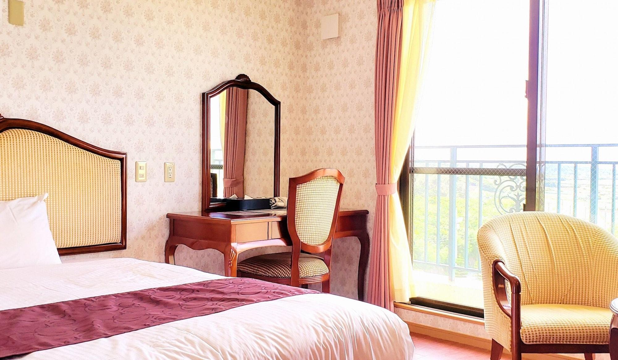 Hotel Castlevillage Miyakojima Buitenkant foto