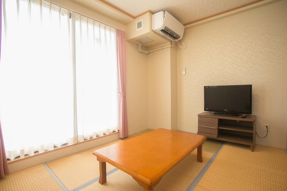 Hotel Castlevillage Miyakojima Buitenkant foto