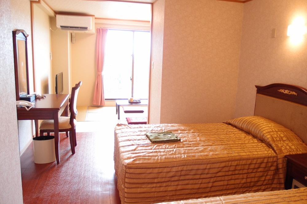 Hotel Castlevillage Miyakojima Buitenkant foto