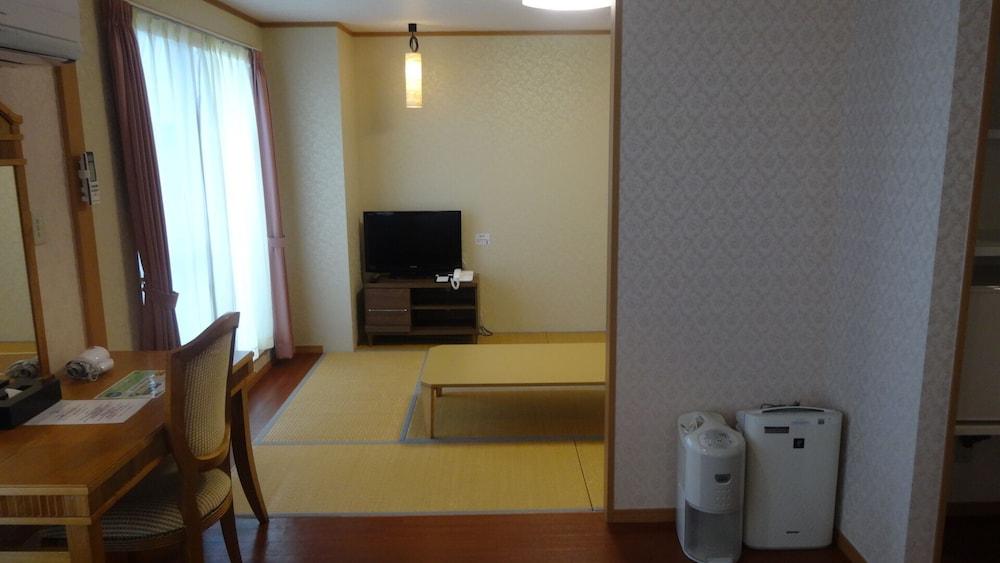 Hotel Castlevillage Miyakojima Buitenkant foto
