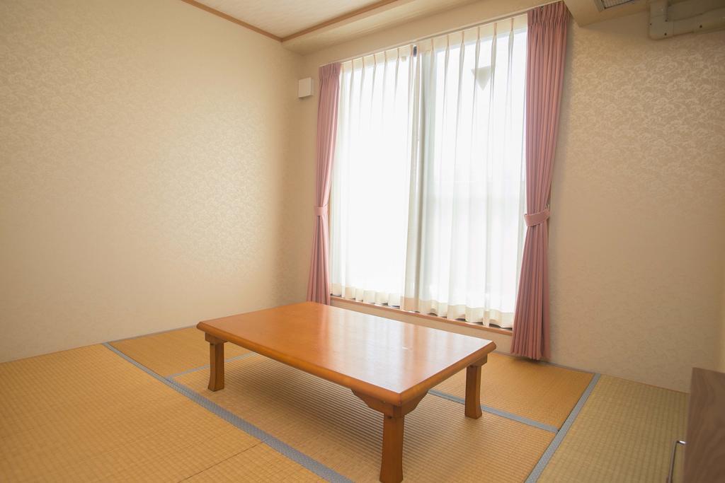 Hotel Castlevillage Miyakojima Buitenkant foto