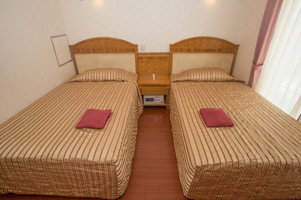 Hotel Castlevillage Miyakojima Buitenkant foto
