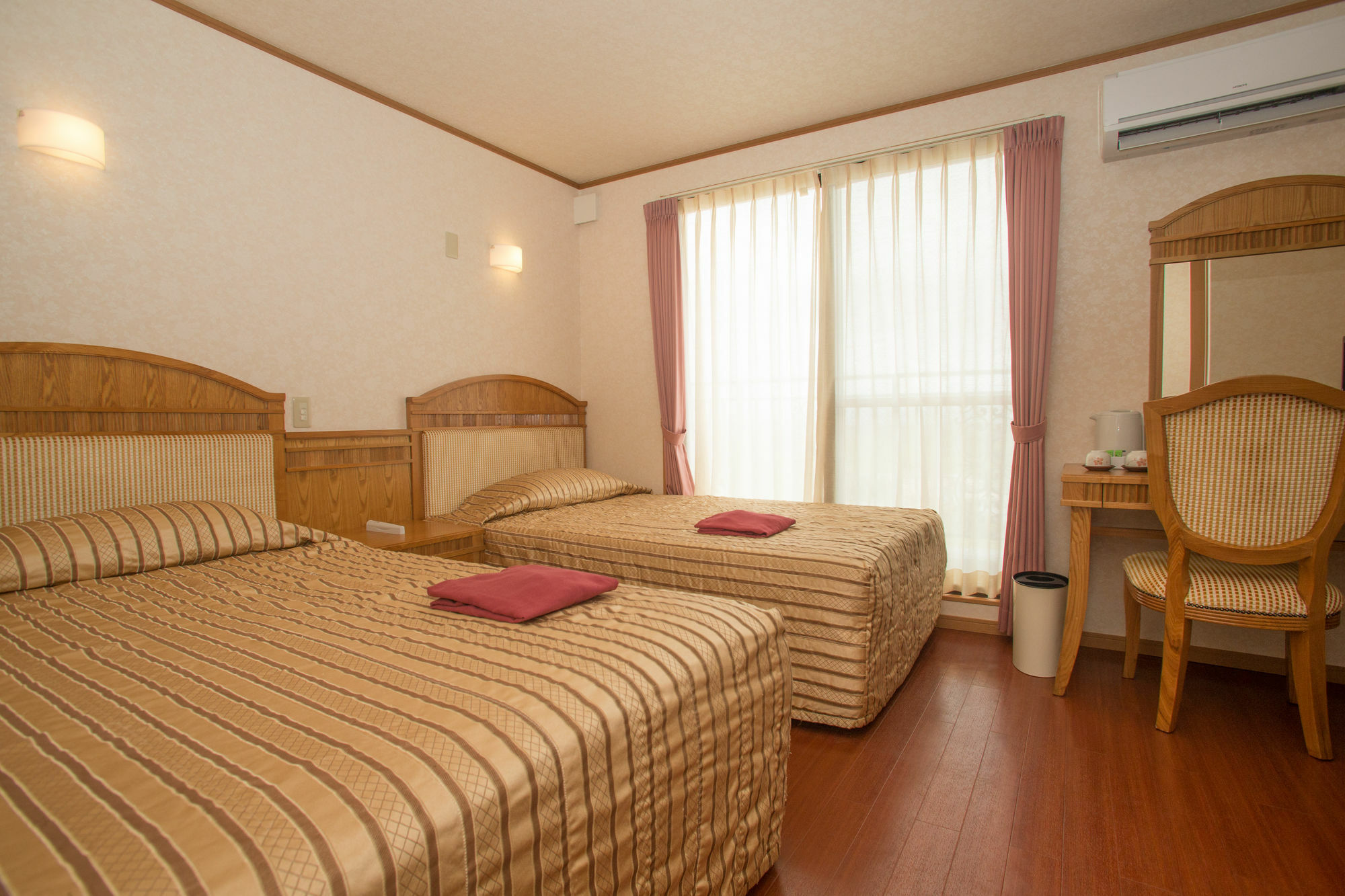 Hotel Castlevillage Miyakojima Buitenkant foto