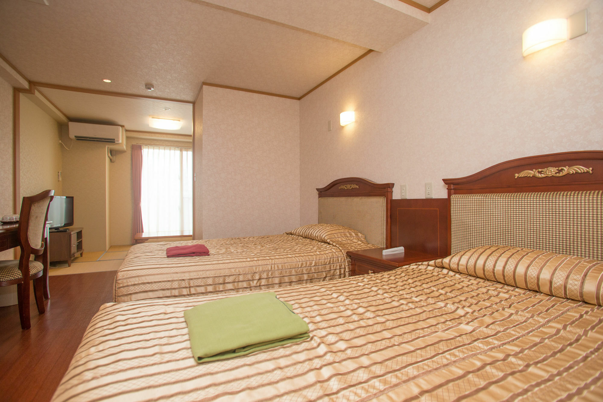 Hotel Castlevillage Miyakojima Buitenkant foto
