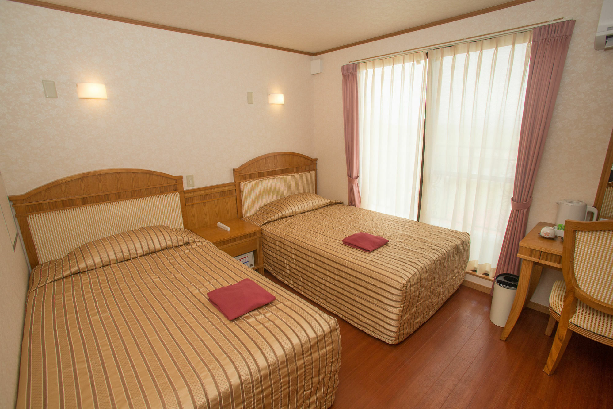 Hotel Castlevillage Miyakojima Buitenkant foto