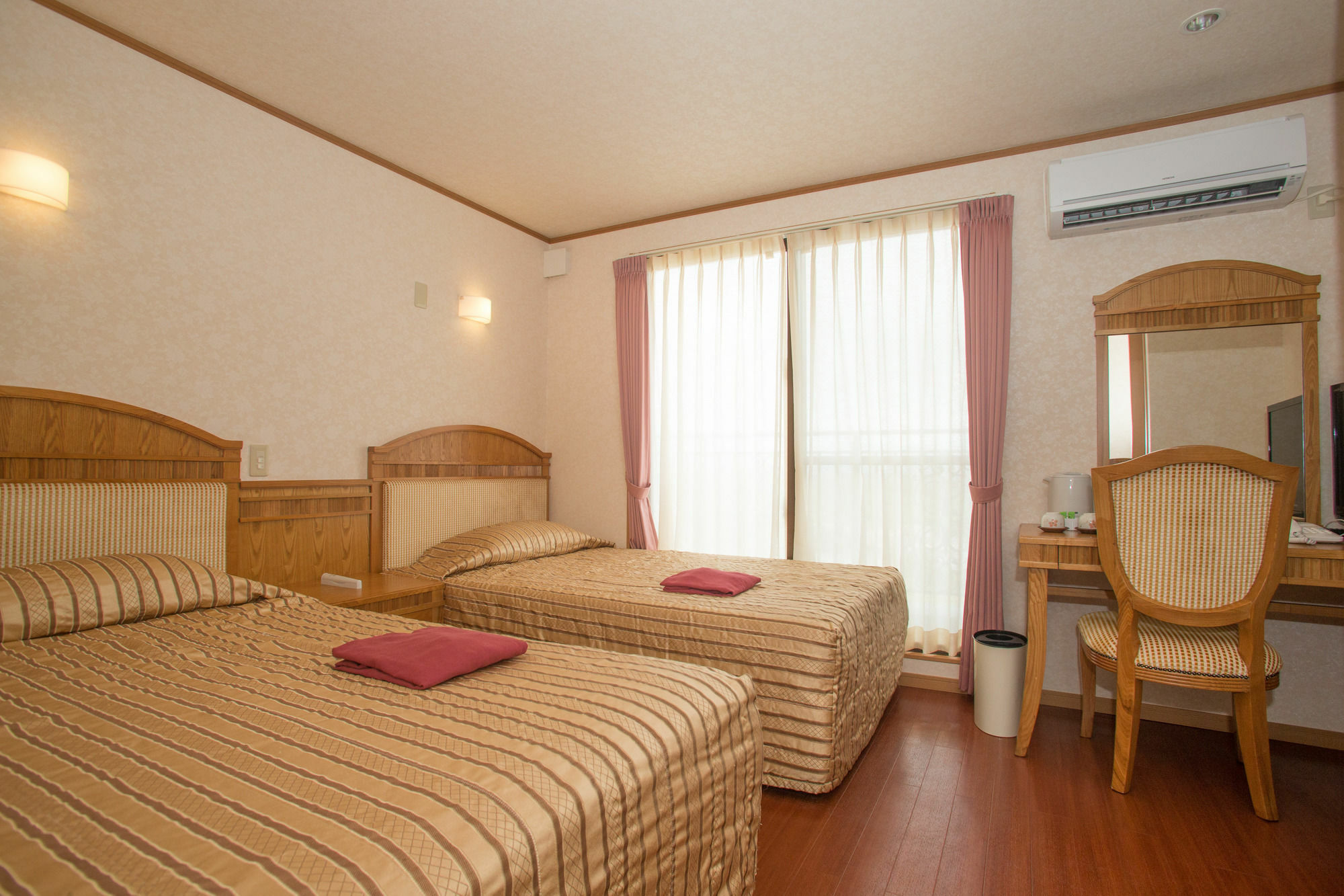 Hotel Castlevillage Miyakojima Buitenkant foto